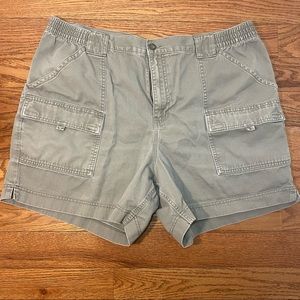 Covington | Above knee shorts